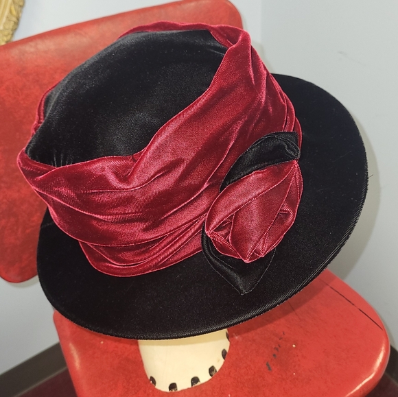 Vintage Velvet Hat Plaza Suite by Betmar Collapsible with Flower vtg grunge - Picture 2 of 6